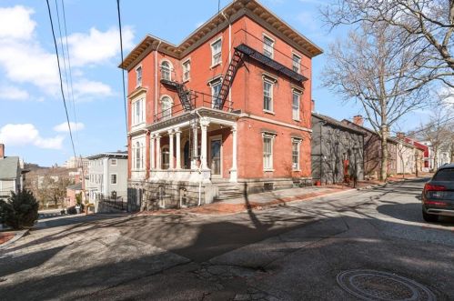 110 Benefit St, Providence RI  02903-1228 exterior