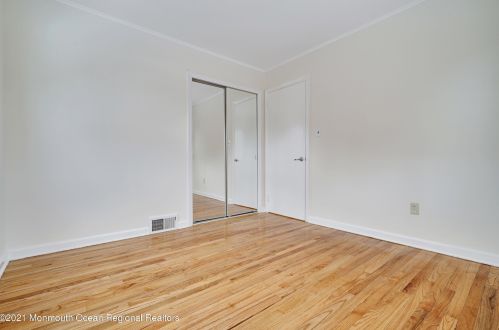 15 Glenwood Dr, Berkeley Township NJ 08721-1021 exterior