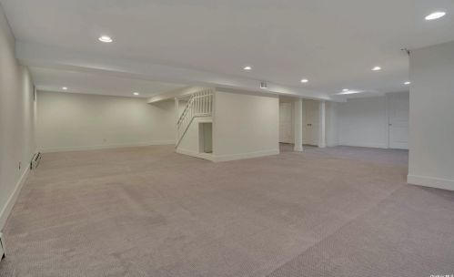 42 Clayton Dr, Huntington Station NY 11746-5503 exterior