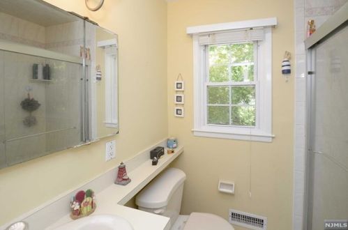 5 Middletown Rd, Montvale NJ  07645-2413 exterior