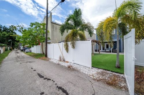 406 Oregon Ave, Tampa FL 33607-2803 exterior