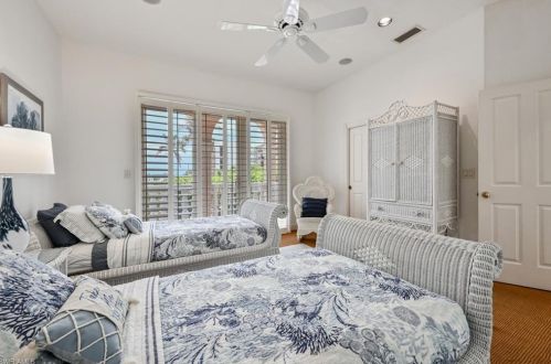 30 Casa Mar Ln, Naples FL 34103-3685 exterior