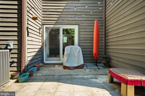 7 Brookline Ct, Princeton NJ 08540-1741 exterior