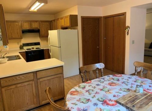 3845 College Ave, Milwaukee, WI 53221-4511