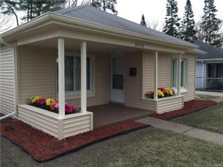 3925 Madison St, Dearborn Heights MI  48125-2155 exterior