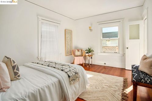 3301 Claremont Ave, Berkeley CA 94705-2710 exterior