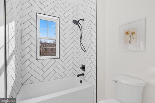 5805 Beech Ave, Bethesda MD  20817-3407 exterior