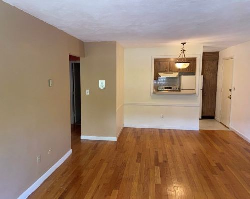 79 Walnut St, Newton, MA 02460-1364