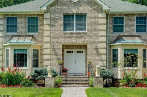 37 Arnold Dr, Dover, NJ 07869-3304