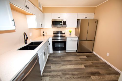 1906 Shorewood Blvd, Milwaukee, WI 53211-2500