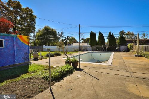 1110 Gregg St, Philadelphia PA 19115-4283 exterior