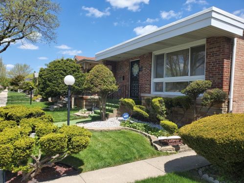 9025 Yates Blvd, Chicago, IL 60617-3866