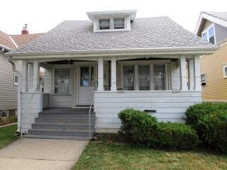 1954 29 St, Milwaukee WI  53215-2906 exterior