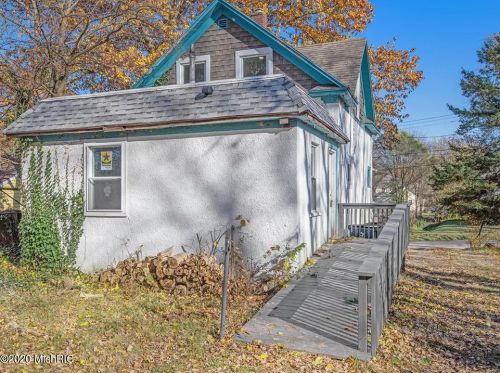 1033 Fenimore Ave, Kalamazoo, MI 49048-2063