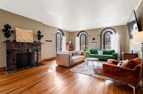 4 Kensington Rd, Worcester MA 01602-1814 exterior