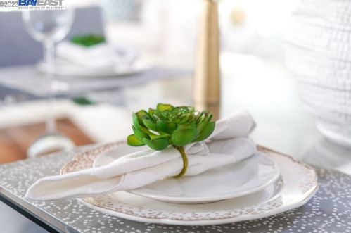 389 Ridgeview Dr, Concord, CA 94523-1025