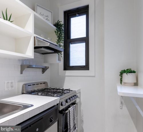 1010 25th St, Washington DC 20037-1658 exterior