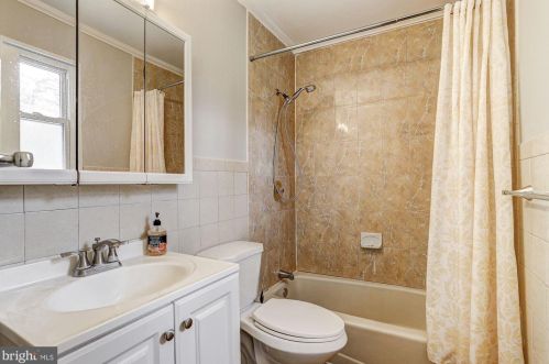 802 1st St, Rockville MD 20850-1444 exterior