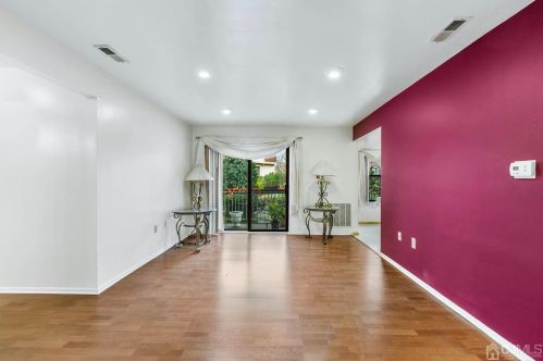 402 Hidden Vlg Dr, Perth Amboy NJ 08861-3377 exterior