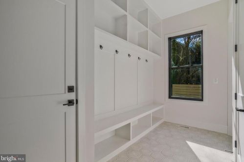 1520 Brookhaven Dr, Mc Lean VA  22101-4127 exterior