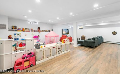 284 Pelican Rd, Middletown NJ 07748-3040 exterior