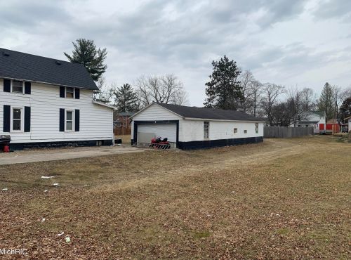 414 4th St, Three Rivers, MI 49093-1601