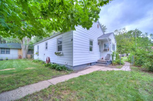 1205 Ml Ave, Meskegon MI 49445-3013 exterior