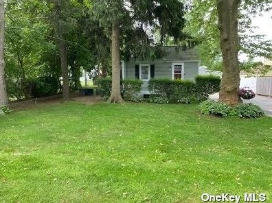 20 Altamore St, Huntington Station, NY 11747-2902