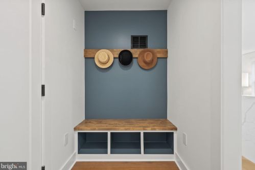 2706 Valley Dr, Alexandria VA  22302-2845 exterior