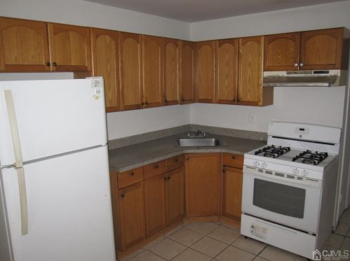 296 College Dr, Edison NJ 08817-5955 exterior