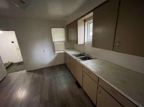 851 Turner Ave, Meskegon, MI 49442-5821