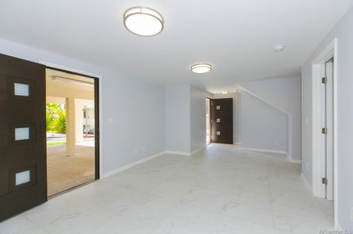 1044 Green St, Honolulu, HI 96822-3644