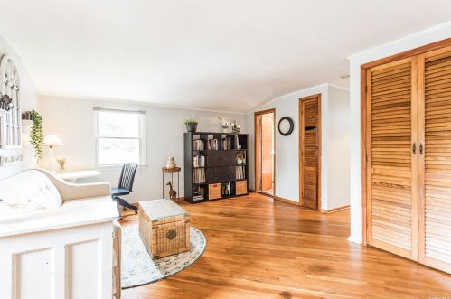 1 Hickory Pl, Huntington Station NY 11746-2322 exterior