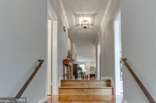 1406 Mclean Mews Ct, Mc Lean VA  22101-3824 exterior