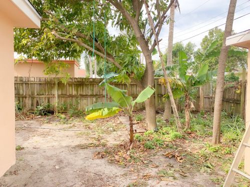 131 26 Ave, Boynton Beach FL 33426-7817 exterior