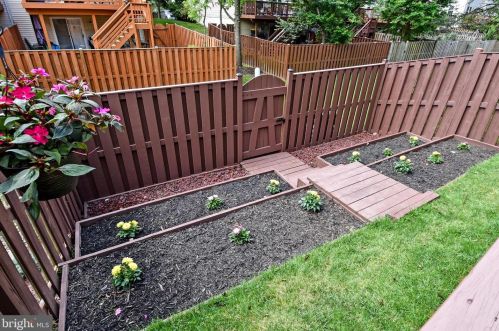 7458 Gadsby Sq, Alexandria VA 22315-5288 exterior