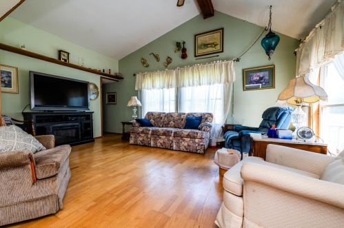 9524 Red Arrow Hwy, Watervliet MI 49098-8552 exterior