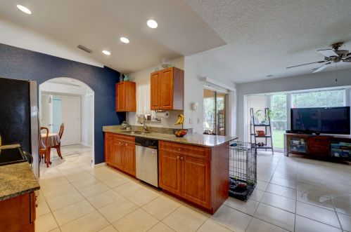 3419 Fashoda St, Fort Pierce FL 34953-4643 exterior