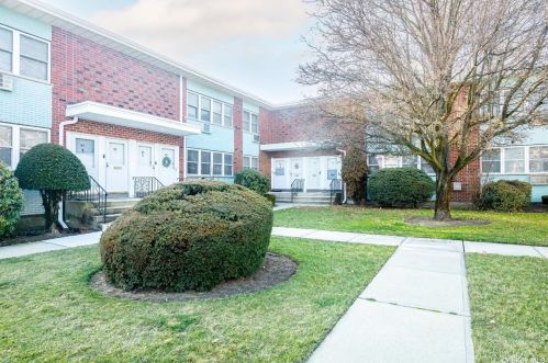 97 Farber Dr, Babylon NY  11704-5140 exterior