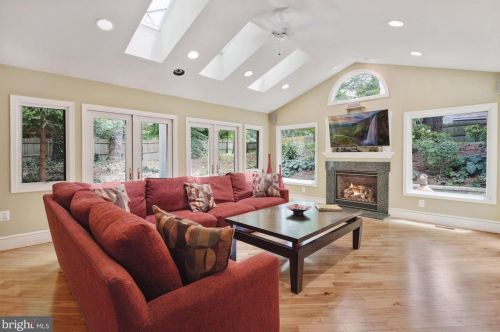 9 Bethayres Ct, Rockville MD 20855-2020 exterior