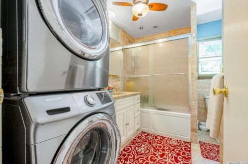 1660 Arkansas Dr, Valley Stream NY 11580-1804 exterior