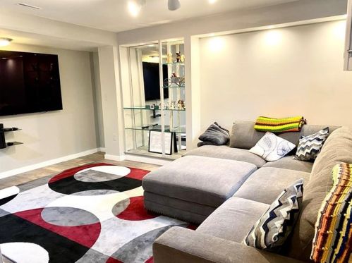 2315 Marbury Rd, Pittsburgh PA 15221-3672 exterior