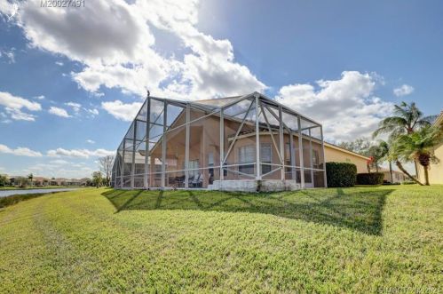 332 Shoreline Cir, Fort Pierce FL 34986-2913 exterior