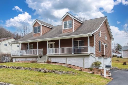 101 Charles St, Hackettstown, NJ 07840-1209