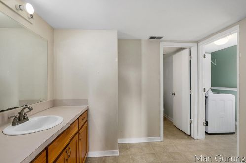 2528 Mapleview Ct, Grand Rapids MI 49508-8427 exterior