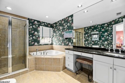 40 Winged Foot Dr, Livingston NJ 07039-8218 exterior