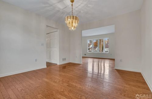 4 Rockoff Ct, Edison NJ  08837-3000 exterior