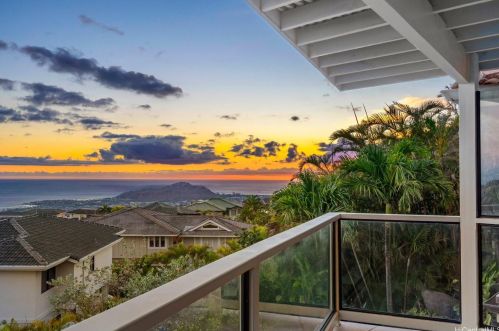 2270 Okoa St, Honolulu HI 96821-2649 exterior