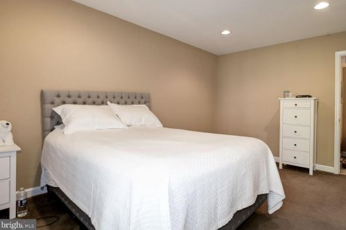 204 Deep Trail Ln, Rockville MD  20850-7753 exterior