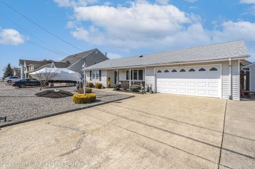 807 Bowline Dr, Lacey, NJ 08731-3006